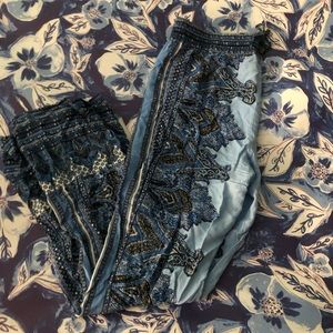 Bell-bottom design pants